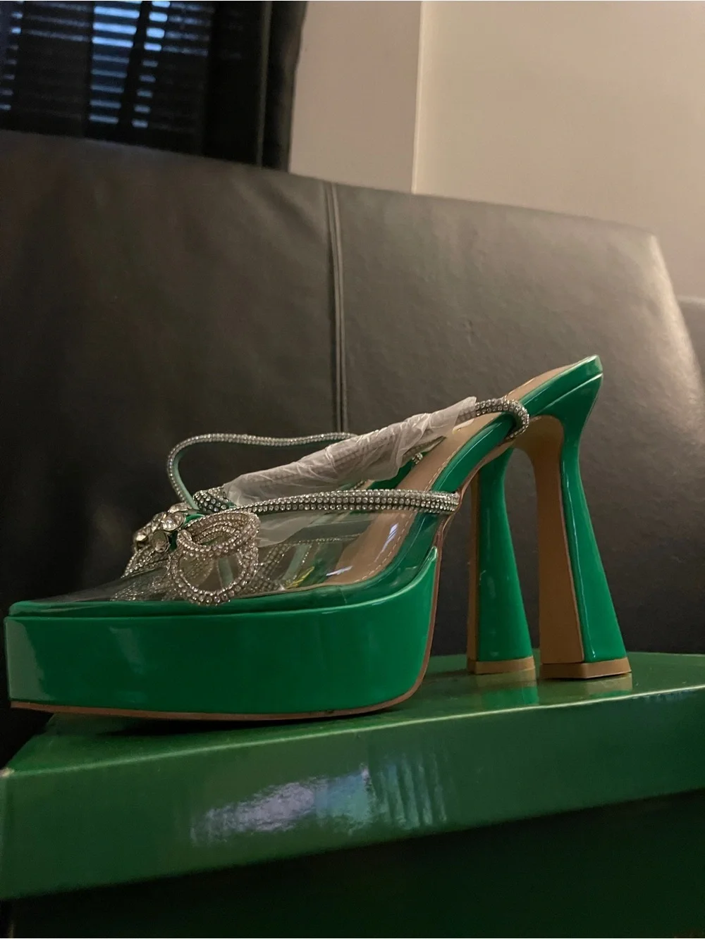 Cathy Din DDK Shauna Crystal Bow Patent Women's Platform Heels Sz 8.5